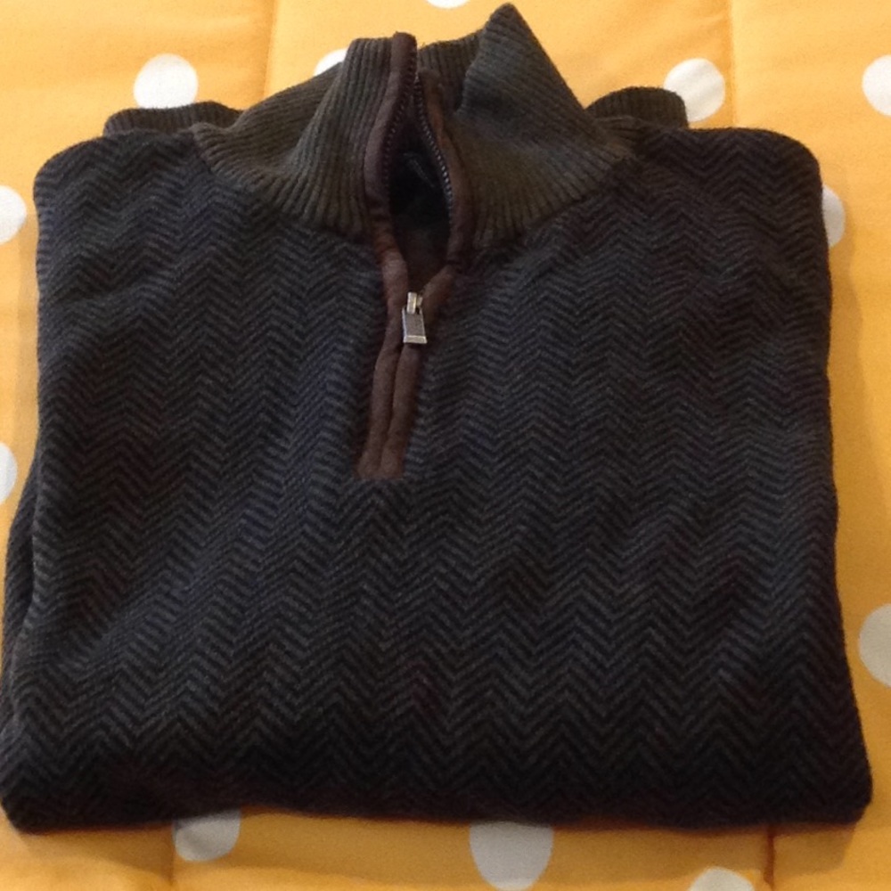 Tricot St Raphael men's knitted half zip performance sweater, M.
